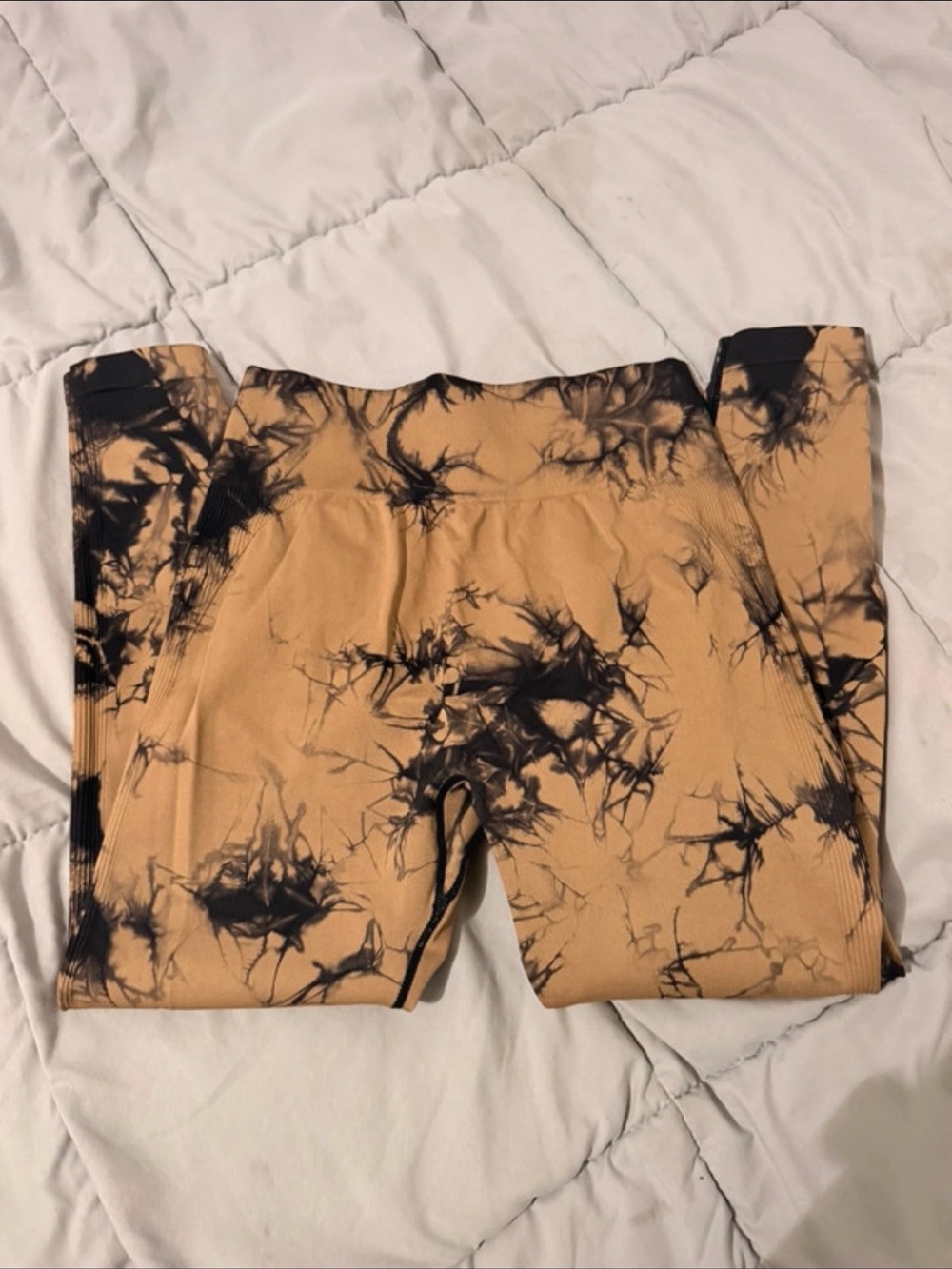 Tie-Dye Leggings in Tan and Black